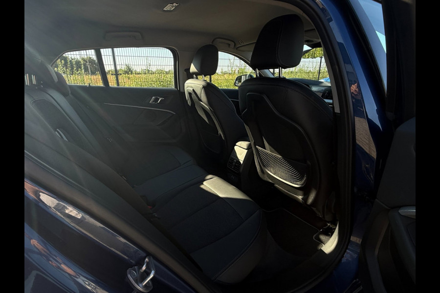 BMW 1-serie 118i High Executive | Camera | PDC | Carplay | Cruise Control |