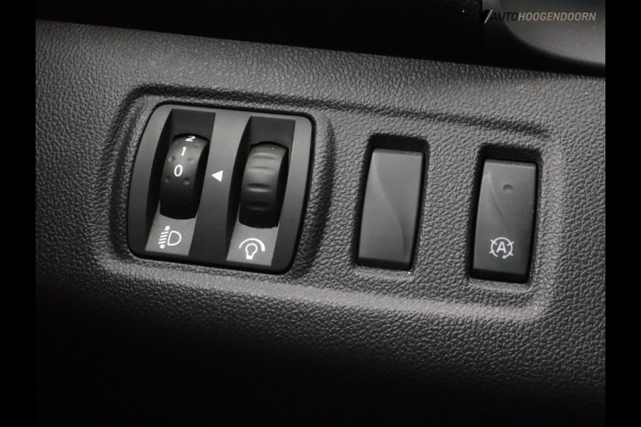 Renault Clio 0.9 TCe Limited Sport (NAVIGATIE,PARKEERSENSOREN,CRUISE,BASS REFLEX SOUNDSYSTEM,SPORTSTOELEN,LM-VELGEN,NIEUWE APK)