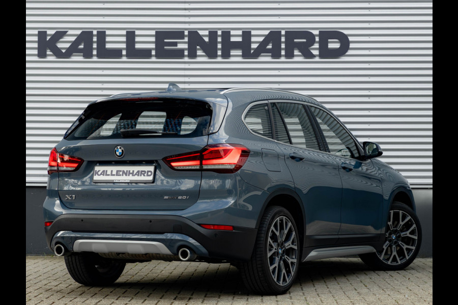 BMW X1 sDrive20i xLine - Pano - Trekhaak - Head-Up - Camera