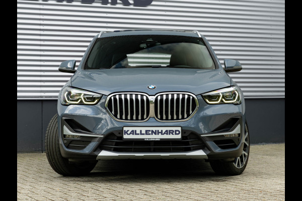BMW X1 sDrive20i xLine - Pano - Trekhaak - Head-Up - Camera