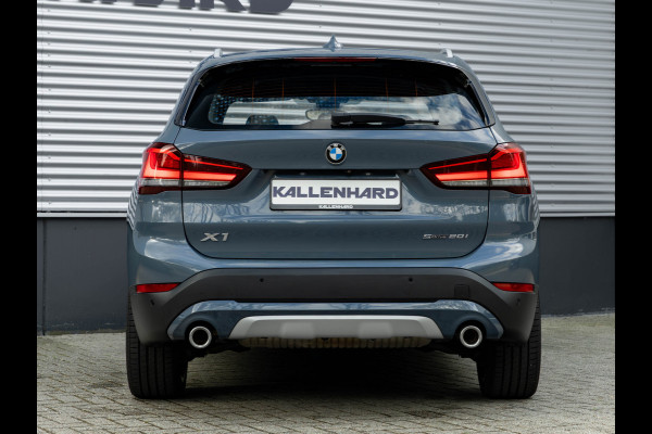BMW X1 sDrive20i xLine - Pano - Trekhaak - Head-Up - Camera