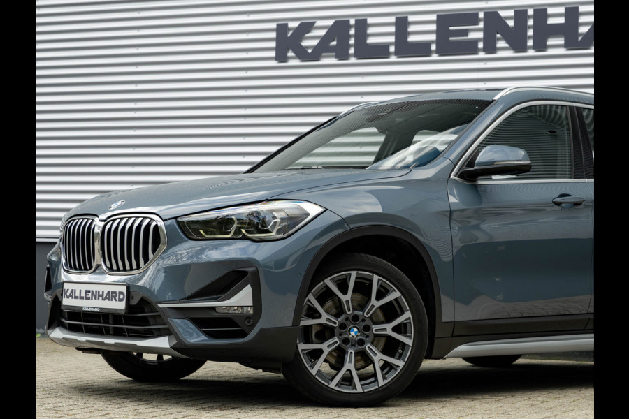 BMW X1 sDrive20i xLine - Pano - Trekhaak - Head-Up - Camera
