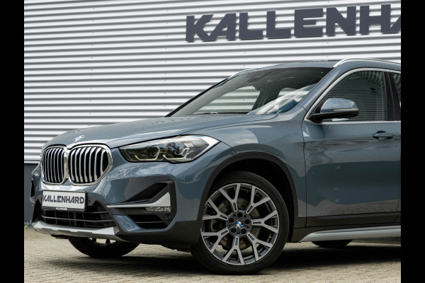 BMW X1 sDrive20i xLine - Pano - Trekhaak - Head-Up - Camera