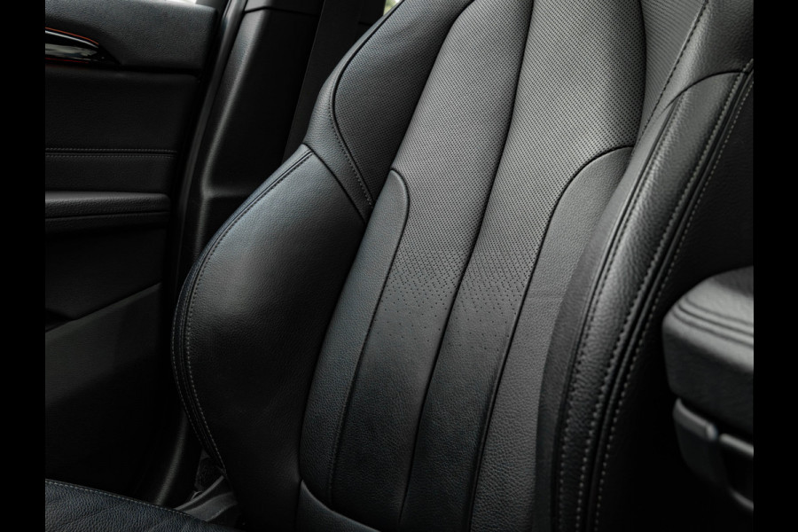 BMW X1 sDrive20i xLine - Pano - Trekhaak - Head-Up - Camera