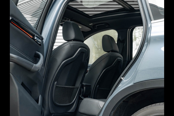 BMW X1 sDrive20i xLine - Pano - Trekhaak - Head-Up - Camera