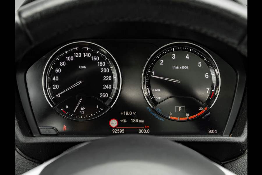 BMW X1 sDrive20i xLine - Pano - Trekhaak - Head-Up - Camera