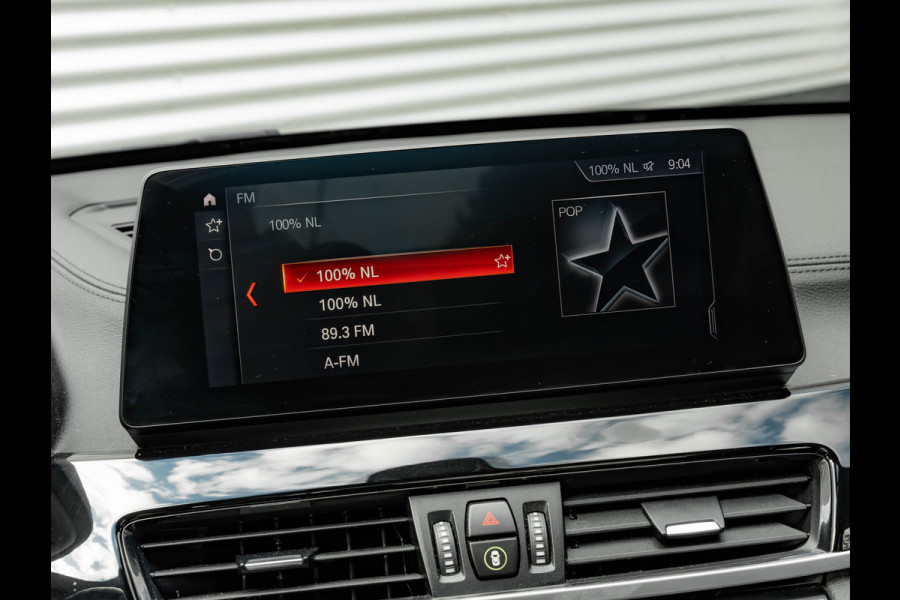 BMW X1 sDrive20i xLine - Pano - Trekhaak - Head-Up - Camera