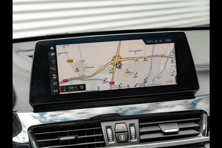 BMW X1 sDrive20i xLine - Pano - Trekhaak - Head-Up - Camera