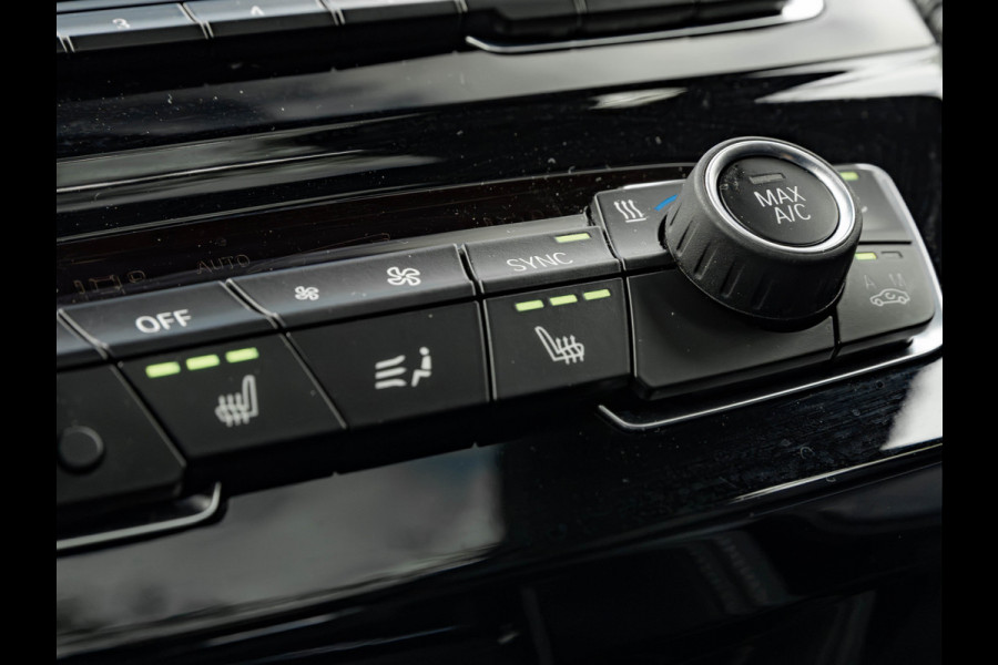 BMW X1 sDrive20i xLine - Pano - Trekhaak - Head-Up - Camera
