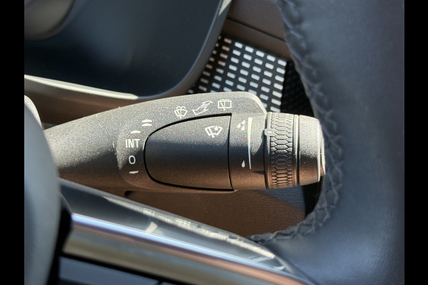 Volvo XC40 2.0 B4 R-Design | Pilot Assist | Bliss | Camera | CarPlay | 18 inch