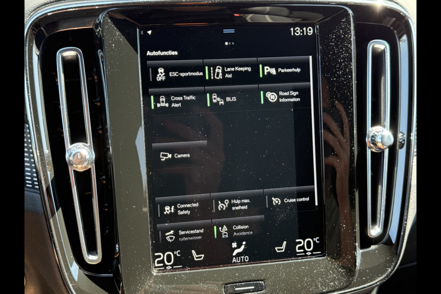 Volvo XC40 2.0 B4 R-Design | Pilot Assist | Bliss | Camera | CarPlay | 18 inch