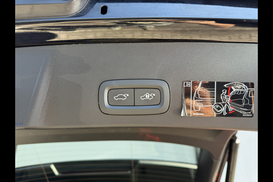 Volvo XC40 2.0 B4 R-Design | Pilot Assist | Bliss | Camera | CarPlay | 18 inch