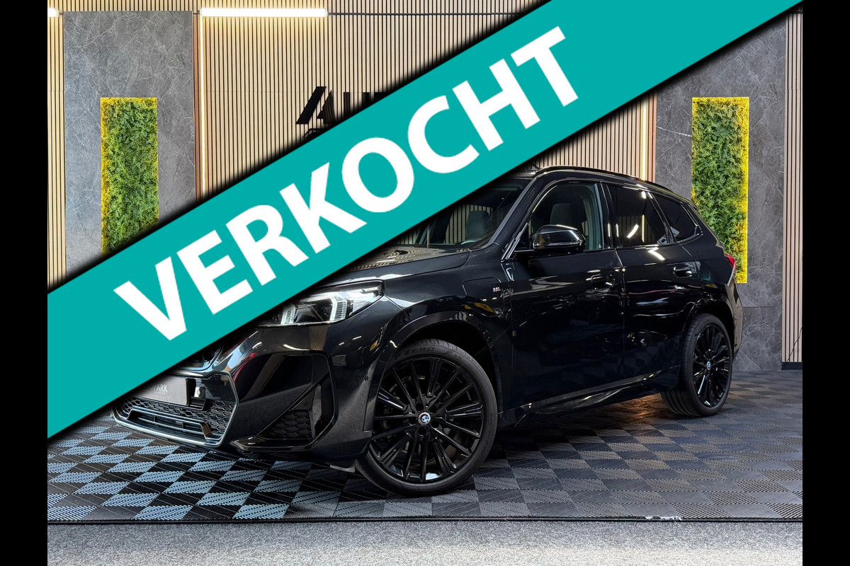 BMW X1 GERESERVEERD! XDrive25e |M-Sport|PANO|HuD|360 CAMERA|TREKHAAK|FABRIEKSGARANTIE|DEALER ONDERHOUDEN|SFEERVERLICHTING|