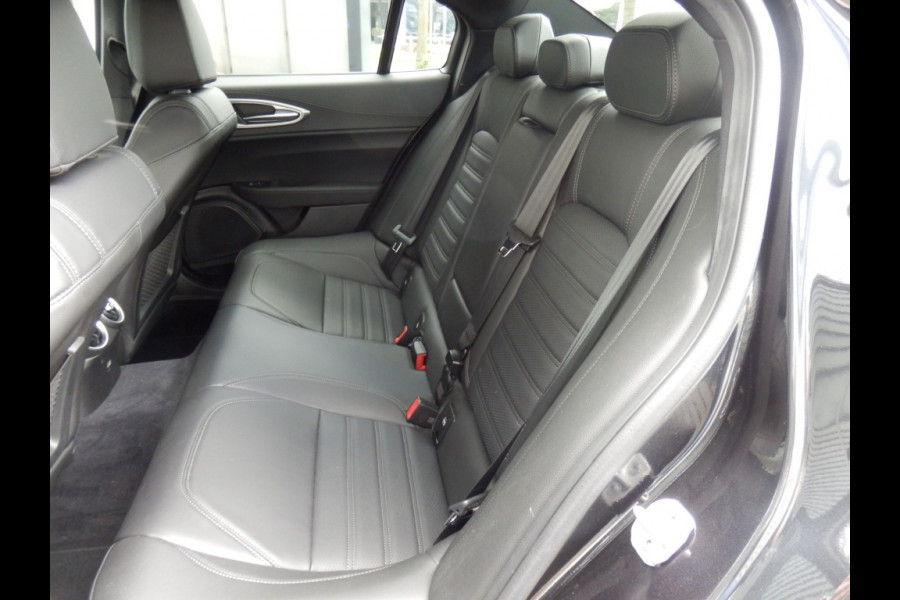 Alfa Romeo Giulia Veloce Q4 | 280 pk | Facelift | Harman I Leder Sportinterieur | Breedte s