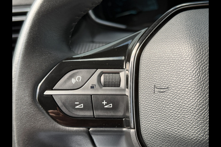 Peugeot e-2008 BWJ 10-2021 | SOH 88,1% EV 136PK Allure 50 kWh | CLIMA | CARPLAY | LEDER/STOF | PDC | STOELVERW | 17'' LMV |