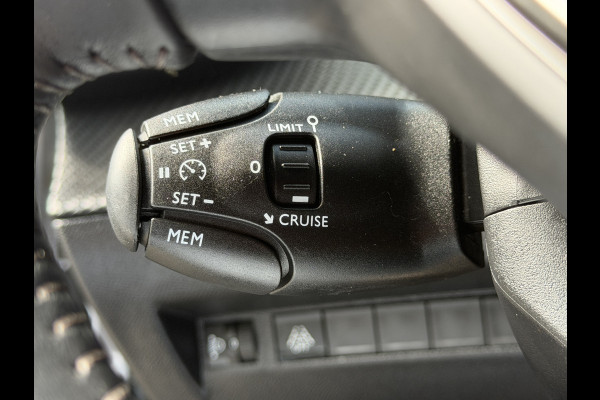 Peugeot e-2008 BWJ 10-2021 | SOH 88,1% EV 136PK Allure 50 kWh | CLIMA | CARPLAY | LEDER/STOF | PDC | STOELVERW | 17'' LMV |