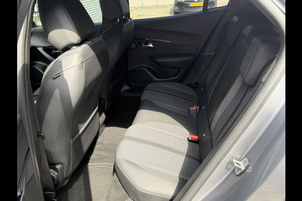 Peugeot e-2008 BWJ 10-2021 | SOH 88,1% EV 136PK Allure 50 kWh | CLIMA | CARPLAY | LEDER/STOF | PDC | STOELVERW | 17'' LMV |