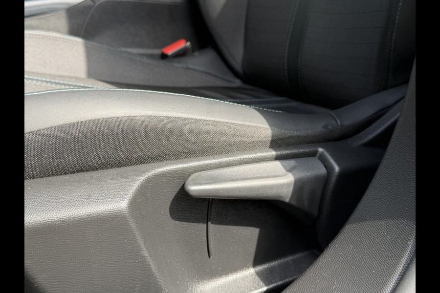Peugeot e-2008 BWJ 10-2021 | SOH 88,1% EV 136PK Allure 50 kWh | CLIMA | CARPLAY | LEDER/STOF | PDC | STOELVERW | 17'' LMV |