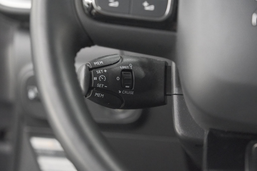 Citroën C3 PureTech 110 EAT6 Business | Trekhaak | Camera | Dodehoekdetectie | Navigatie | Climate Control