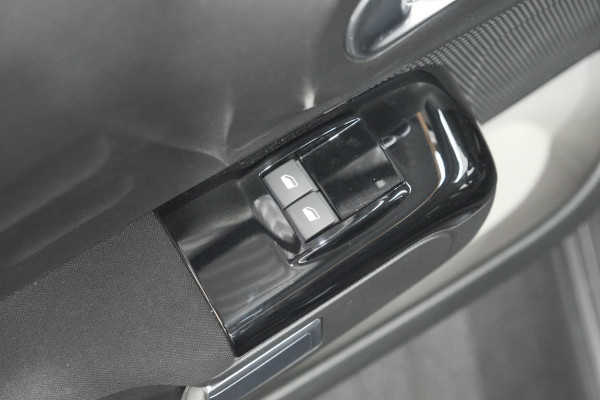 Citroën C3 PureTech 110 EAT6 Business | Trekhaak | Camera | Dodehoekdetectie | Navigatie | Climate Control