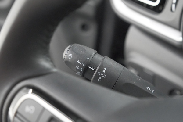 Citroën C3 PureTech 110 EAT6 Business | Trekhaak | Camera | Dodehoekdetectie | Navigatie | Climate Control