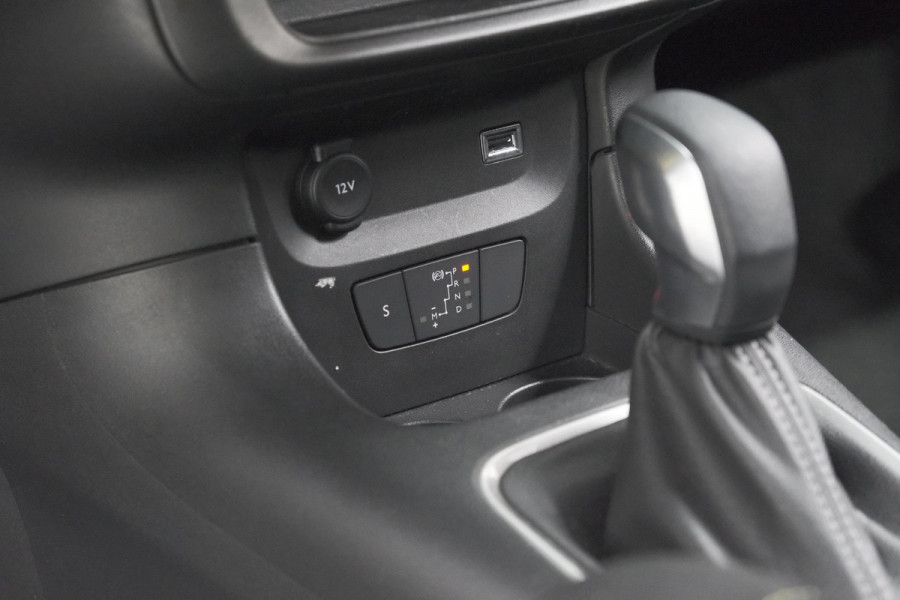 Citroën C3 PureTech 110 EAT6 Business | Trekhaak | Camera | Dodehoekdetectie | Navigatie | Climate Control