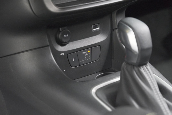 Citroën C3 PureTech 110 EAT6 Business | Trekhaak | Camera | Dodehoekdetectie | Navigatie | Climate Control