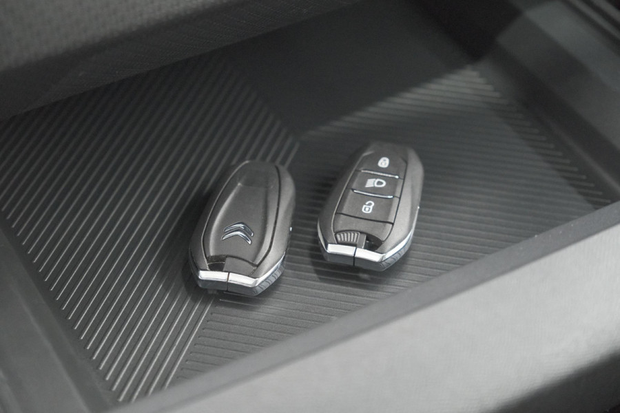 Citroën C4 Puretech 130 Feel Pack | Head-Up Display | Camera | Navigatie | Keyless Entry