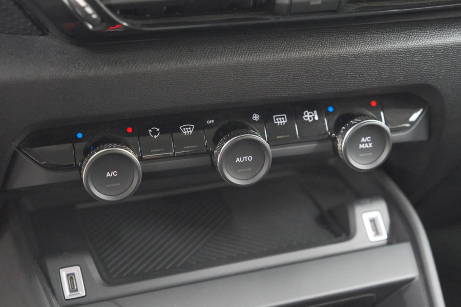 Citroën C4 Puretech 130 Feel Pack | Head-Up Display | Camera | Navigatie | Keyless Entry