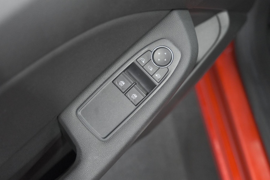 Renault Clio TCe 100 Zen | R.S. Line Pack | Allseason Banden | Apple Carplay | Parkeersensoren