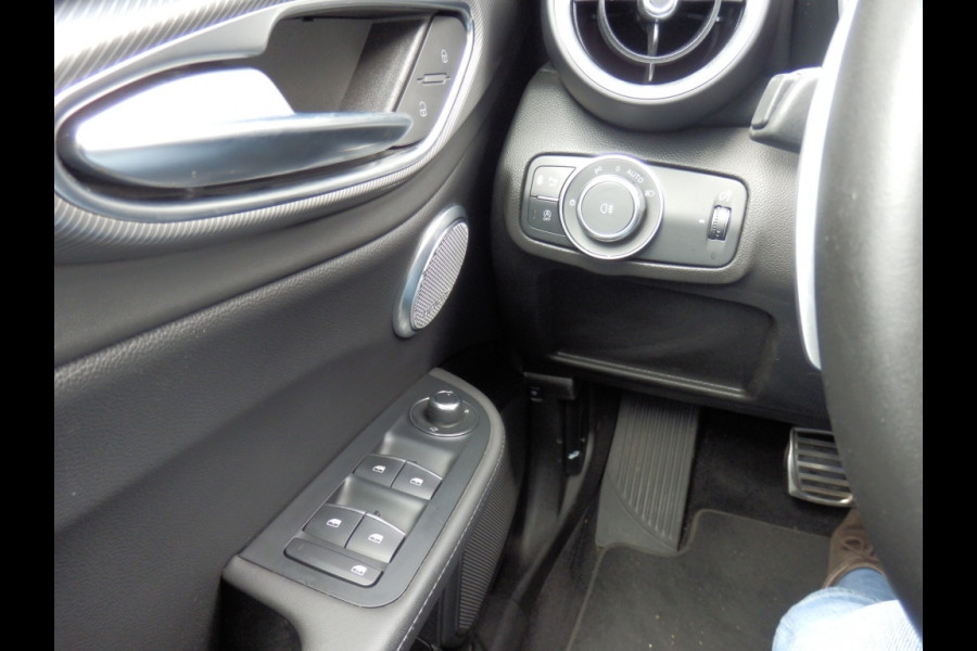 Alfa Romeo Giulia Veloce Q4 | 280 pk | Facelift | Harman I Leder Sportinterieur | Breedte s