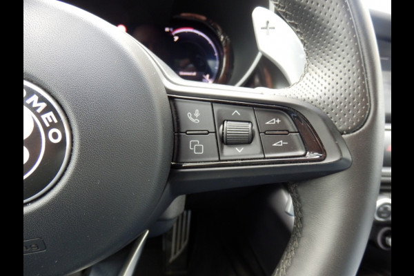 Alfa Romeo Giulia Veloce Q4 | 280 pk | Facelift | Harman I Leder Sportinterieur | Breedte s