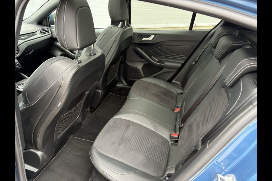 Ford Focus 2.3 EcoBoost ST-3 DEALERONDERHOUDEN! NAP! PANODAK!