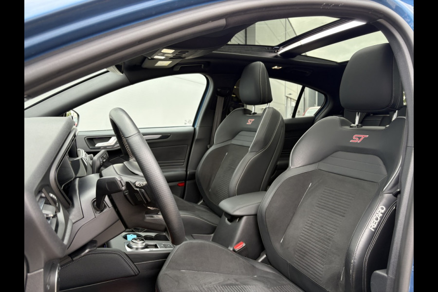 Ford Focus 2.3 EcoBoost ST-3 DEALERONDERHOUDEN! NAP! PANODAK!