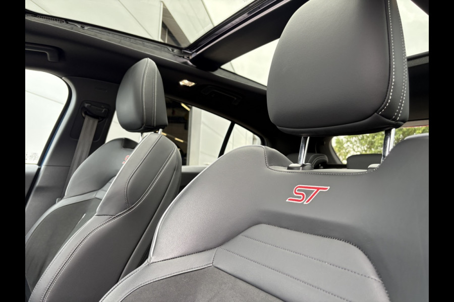 Ford Focus 2.3 EcoBoost ST-3 DEALERONDERHOUDEN! NAP! PANODAK!