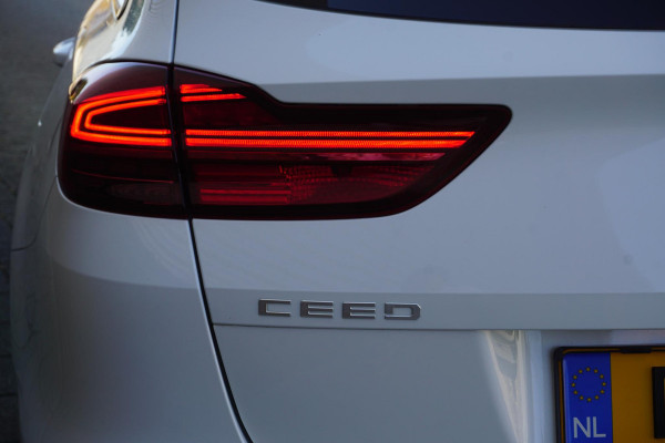 Kia Ceed Sportswagon 1.0 T-GDi 120PK Hybrid/Automaat/Trekhaak/ Dealeronderhouden/Metallic lak.