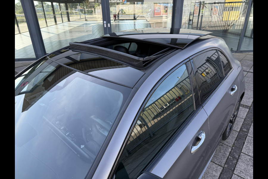 Mercedes-Benz A-Klasse 250e Aut Hybrid AMG Sport Limited | Sfeer | SoH 98% | Trekhaak orig | Panorama |