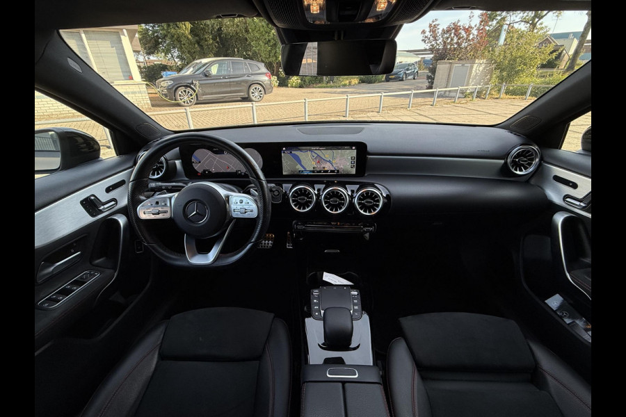 Mercedes-Benz A-Klasse 250e Aut Hybrid AMG Sport Limited | Sfeer | SoH 98% | Trekhaak orig | Panorama |