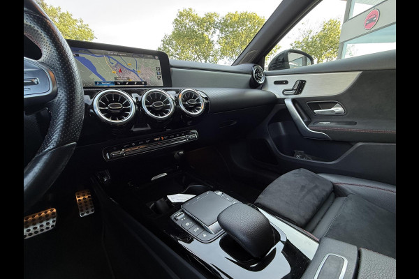 Mercedes-Benz A-Klasse 250e Aut Hybrid AMG Sport Limited | Sfeer | SoH 98% | Trekhaak orig | Panorama |
