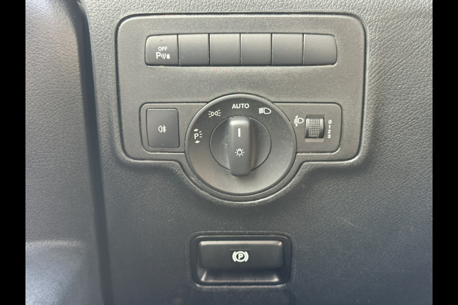 Mercedes-Benz eVito 112 66kWh L2 Elektrisch 94.9% (SOH) 280-WLTP 80kw Snelladen Climate Control Cruise Control Camera Stoelverwarming Parkeersensoren