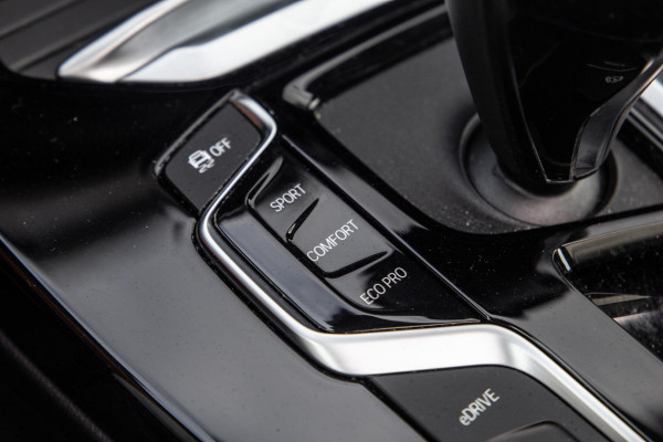 BMW X3 xDrive30e Executive BLACK LINE / PANORAMA DAK / CARPLAY / LEER / STOELVERWARMING / CAMERA