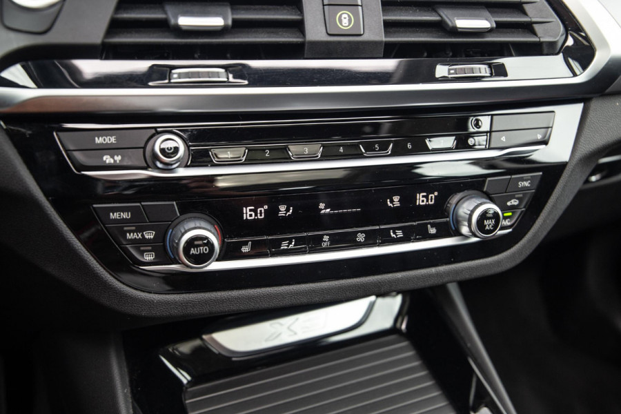 BMW X3 xDrive30e Executive BLACK LINE / PANORAMA DAK / CARPLAY / LEER / STOELVERWARMING / CAMERA