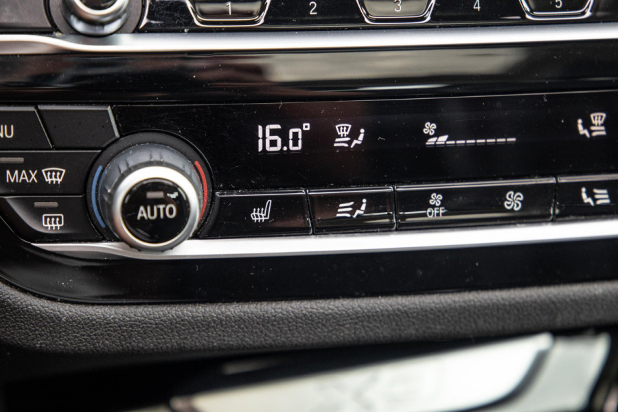 BMW X3 xDrive30e Executive BLACK LINE / PANORAMA DAK / CARPLAY / LEER / STOELVERWARMING / CAMERA