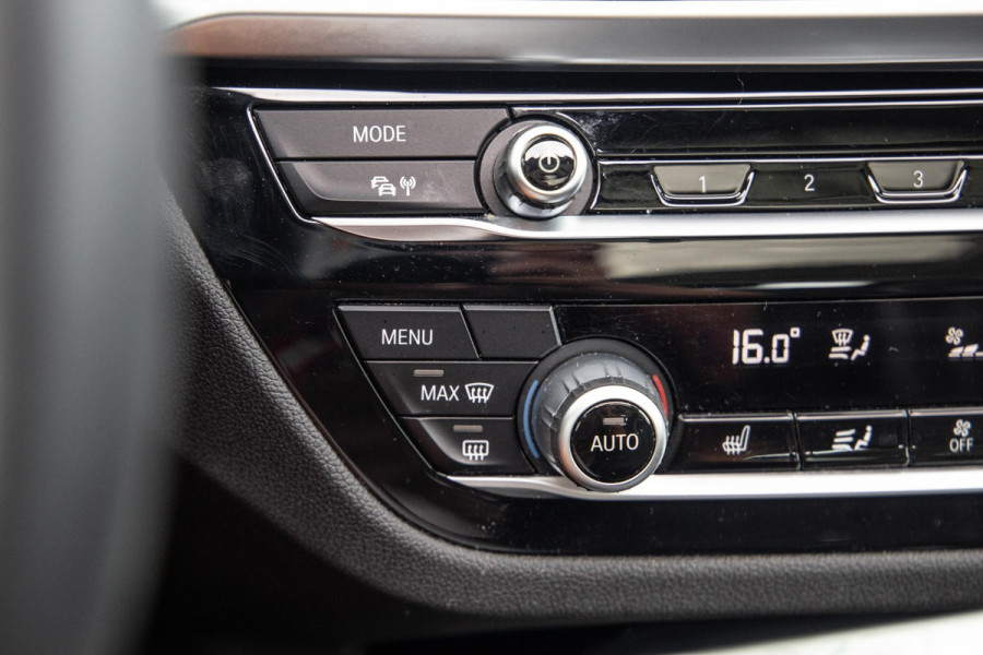BMW X3 xDrive30e Executive BLACK LINE / PANORAMA DAK / CARPLAY / LEER / STOELVERWARMING / CAMERA