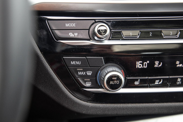 BMW X3 xDrive30e Executive BLACK LINE / PANORAMA DAK / CARPLAY / LEER / STOELVERWARMING / CAMERA