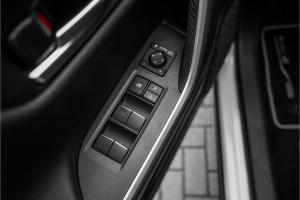 Toyota RAV4 2.5 Hybrid AWD Bi-Tone Navi ACC Camera Trekhaak