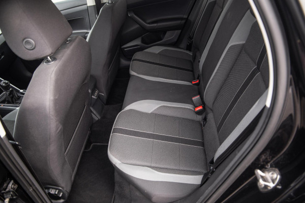 Volkswagen Polo 1.0 TSI Highline R-LINE / CARPLAY / NAVI / ZWART / 5 DEURS