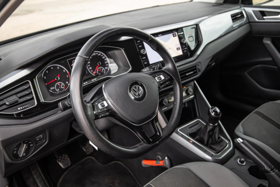 Volkswagen Polo 1.0 TSI Highline R-LINE / CARPLAY / NAVI / ZWART / 5 DEURS