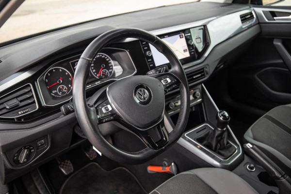 Volkswagen Polo 1.0 TSI Highline R-LINE / CARPLAY / NAVI / ZWART / 5 DEURS