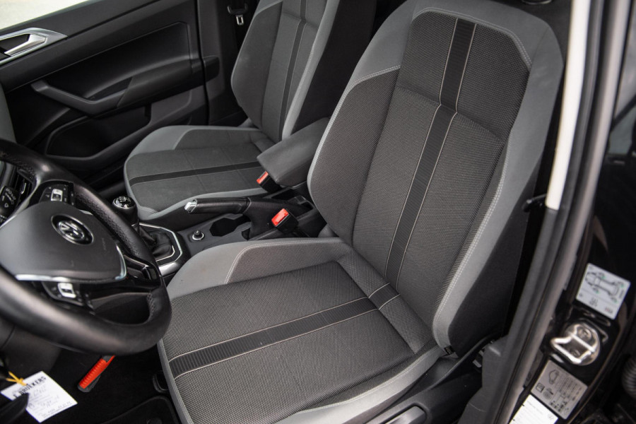 Volkswagen Polo 1.0 TSI Highline R-LINE / CARPLAY / NAVI / ZWART / 5 DEURS